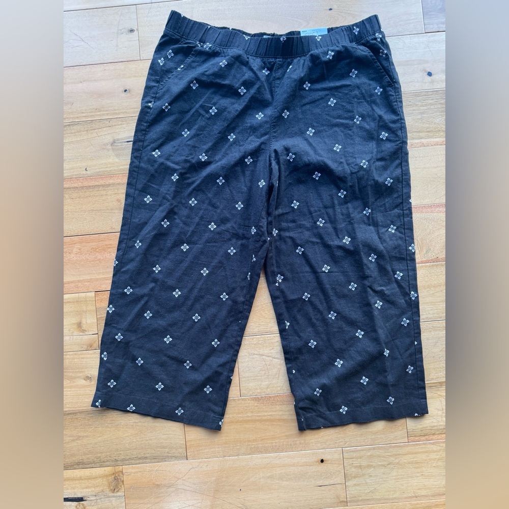 Black Pants with White Pattern woman’s Crop Croft &‎ Barrow midrise